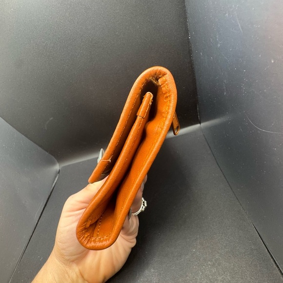 Dianne Berkeley Genuine Leather Wallet- SEE PICS FOR FLAWS - Picture 4 of 11